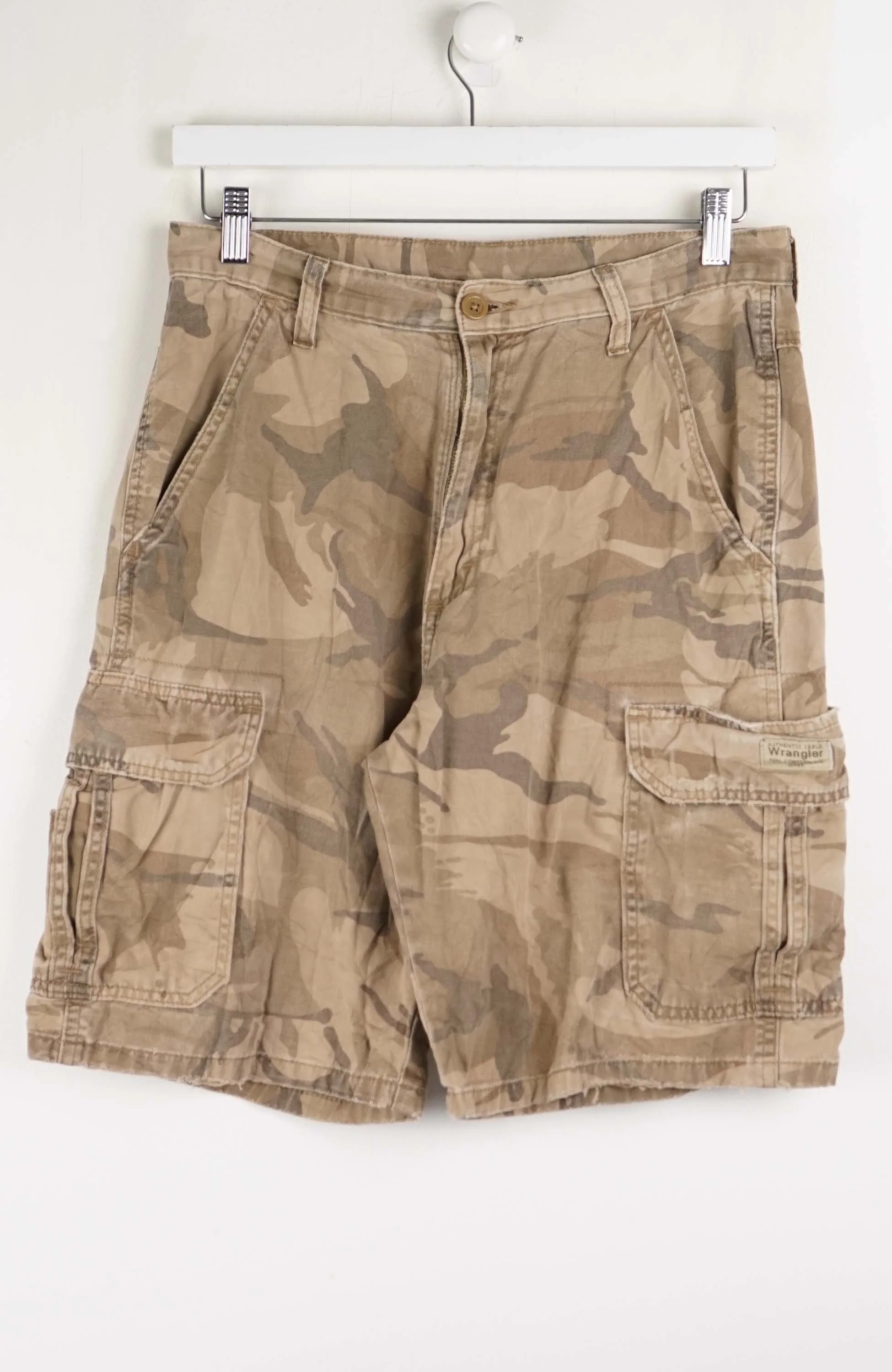 VINTAGE WRANGLER CARGO SHORTS W30